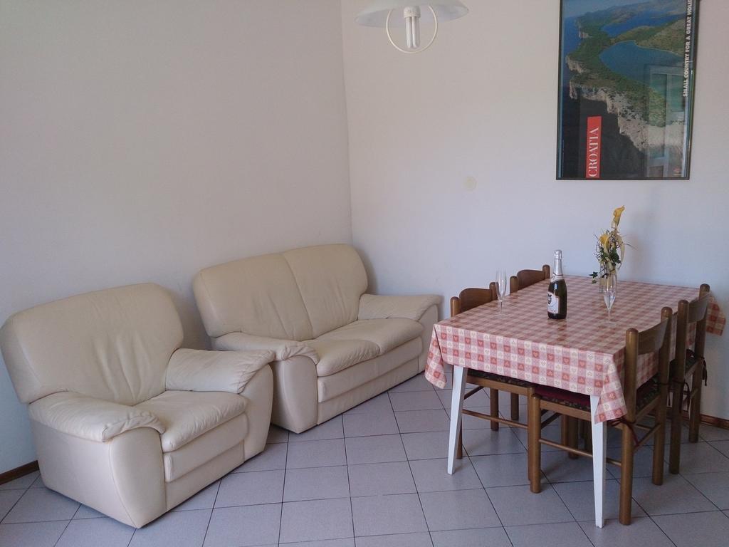 Apartments Valentino Supetarska Draga Quarto foto